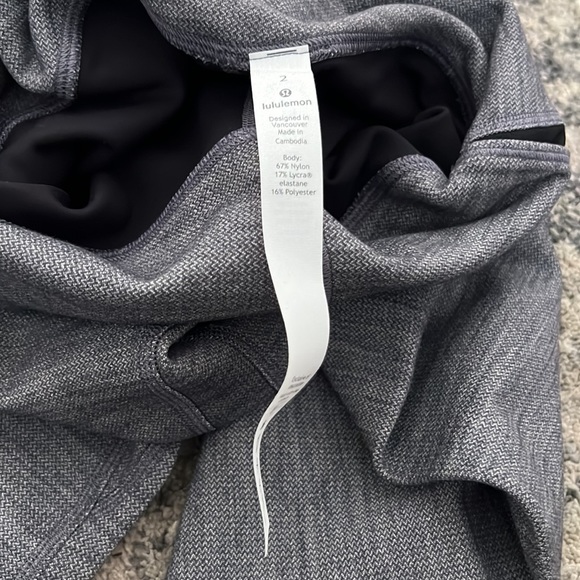 EUC lululemon leggings lined grey in color - Picture 4 of 8